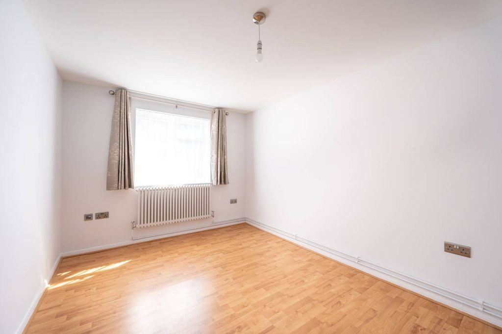 Property photo 2 of 6