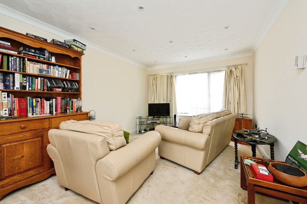 Property photo 2 of 17 Photo