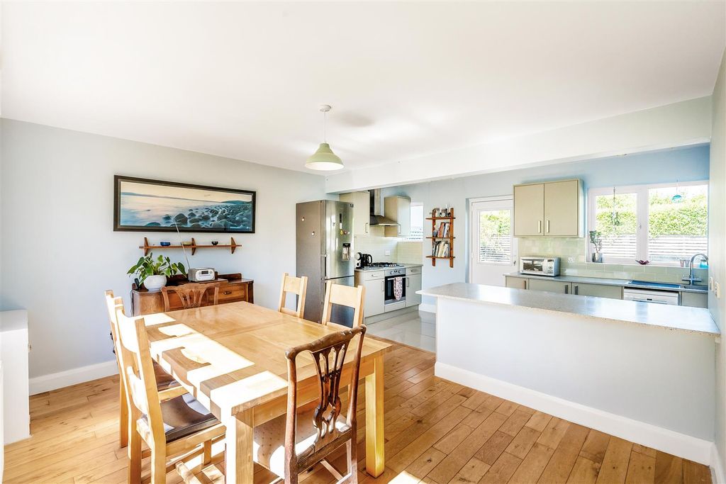 Property photo 3 of 17 44-Poplar-Avenue-18.Jpg