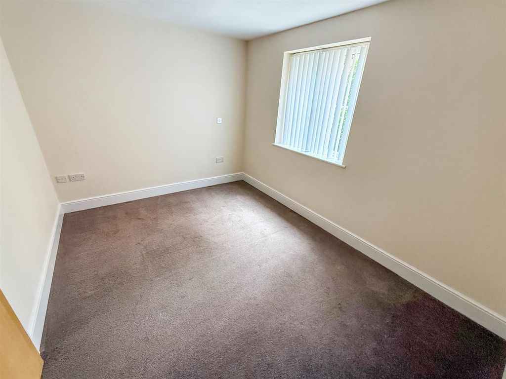 Property photo 3 of 7 Bedroom One