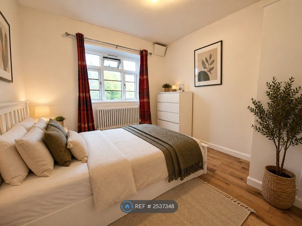 Property photo 3 of 10 Bedroom 2