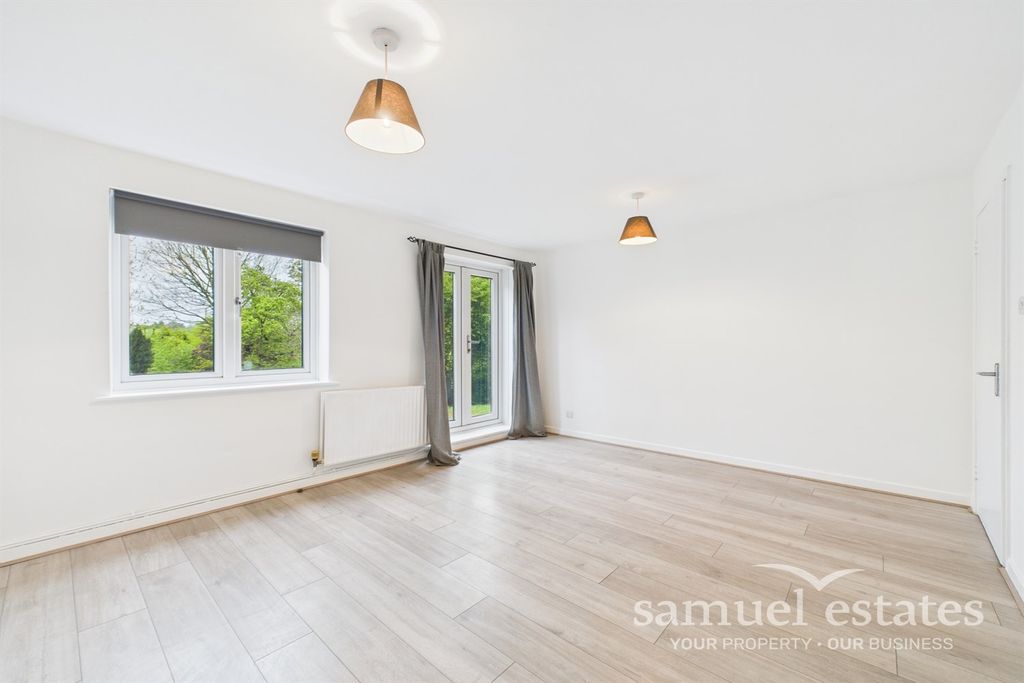 Property photo 1 of 9 Living Room