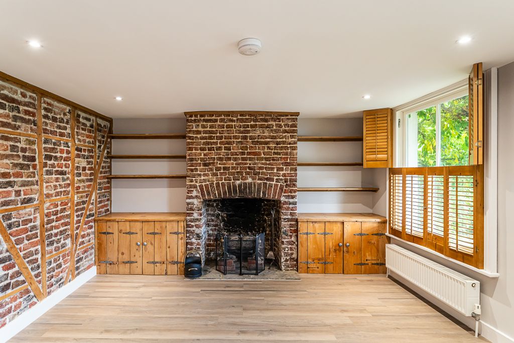 Property photo 2 of 34