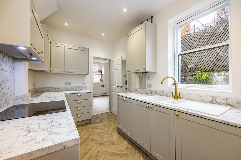 Property photo 3 of 8 14Crownterrace-15.Jpg