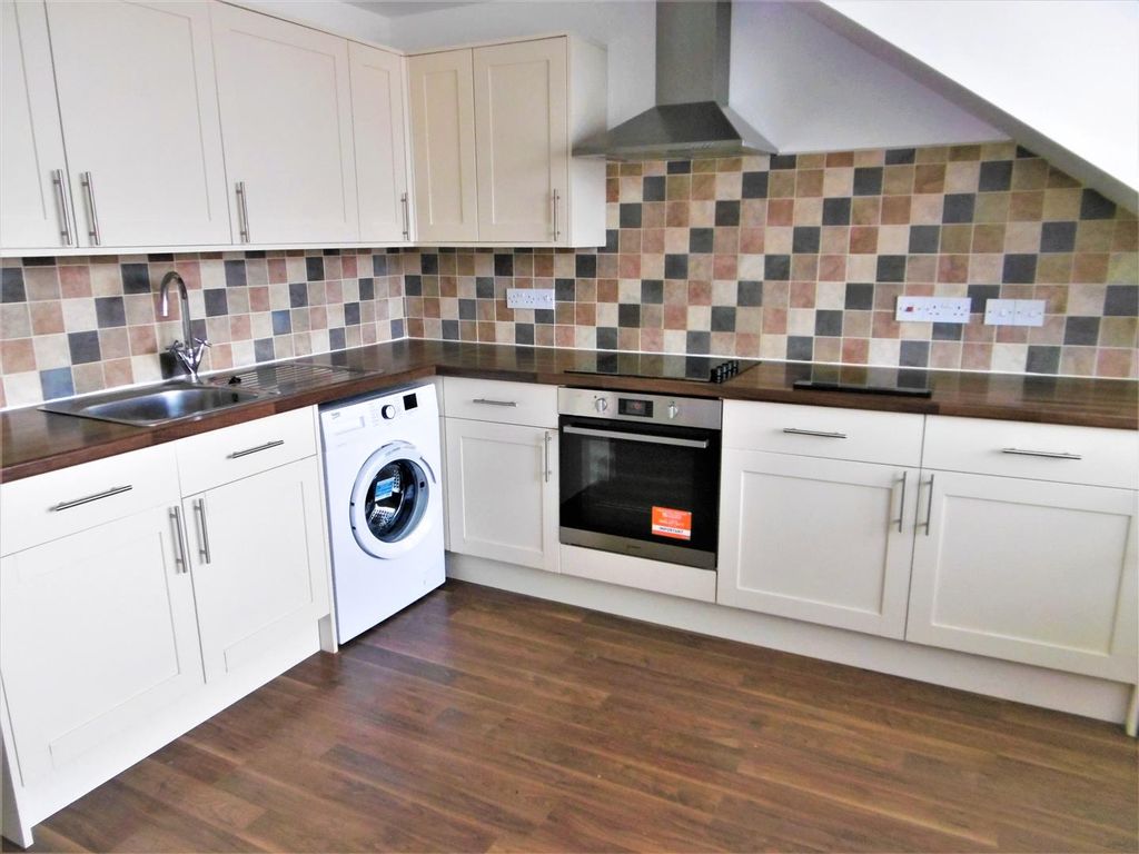Property photo 3 of 8 Kitchen.Jpg