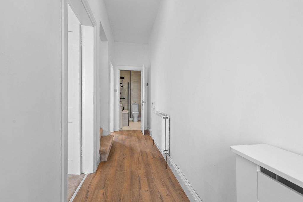 Property photo 2 of 28