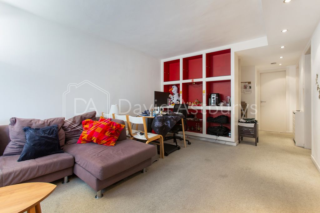 Property photo 3 of 12 0309202419_Daisl_19 Horseshoe Close _E14 3Ep_001