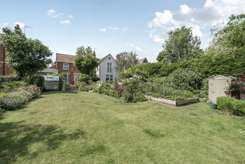 Property photo 3 of 27 8 Belmont Garden Picture.Jpg