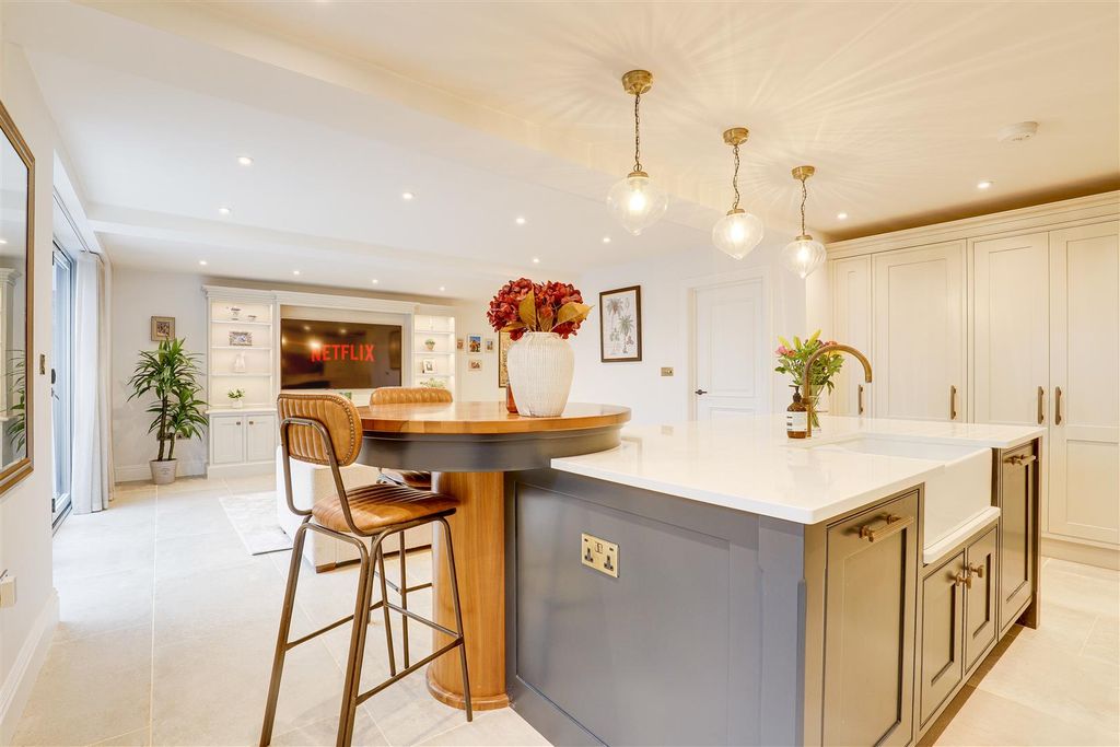 Property photo 3 of 40 11903.Jpg