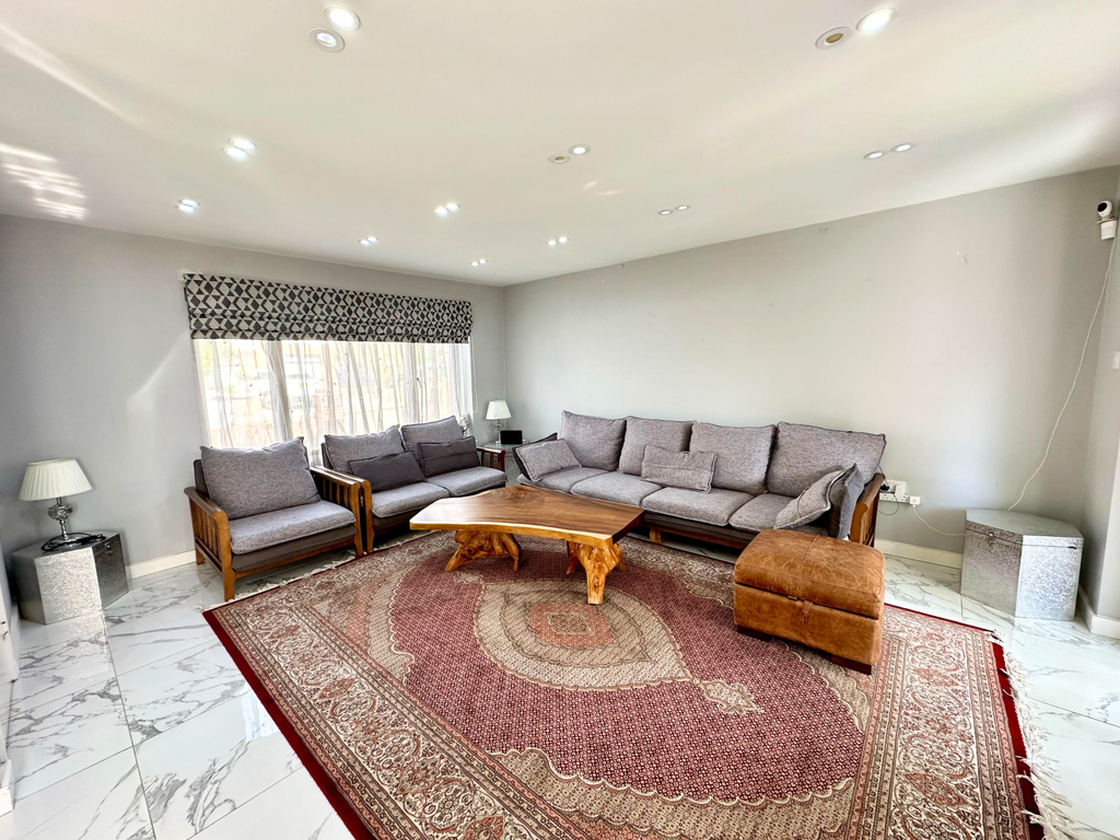 Property photo 3 of 8 Gallery