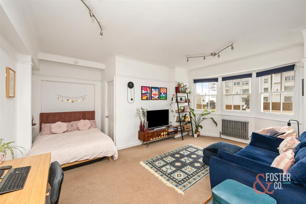 Property photo 2 of 18 Kings Road, Astra House 33-006.Jpg