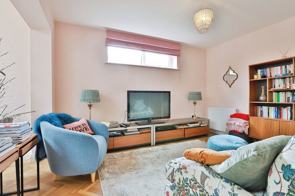 Property photo 2 of 10