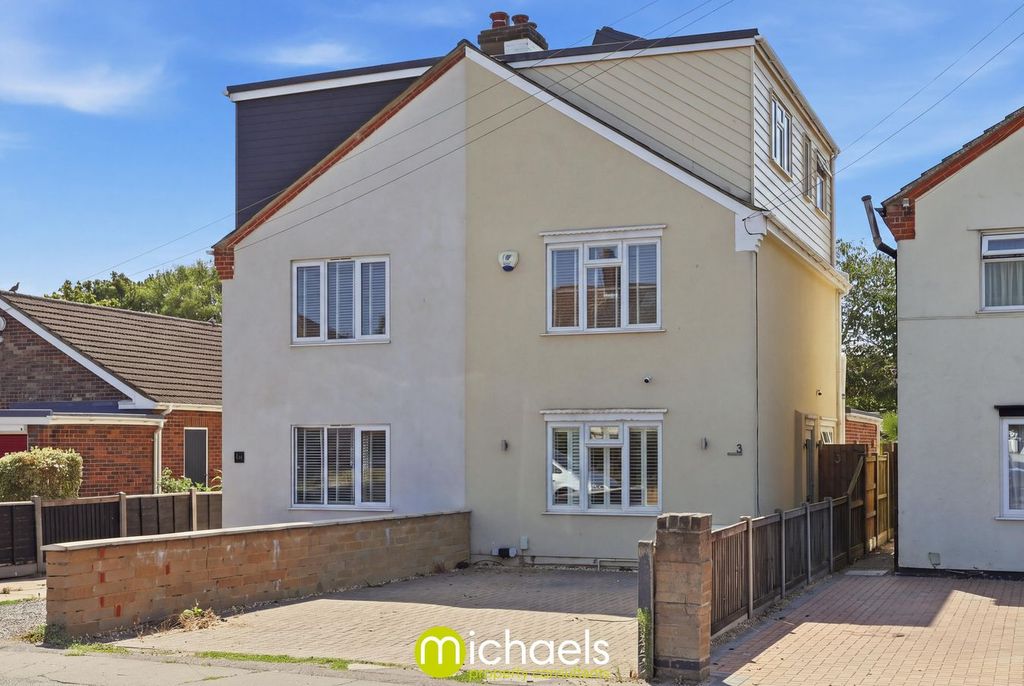 Property photo 2 of 32