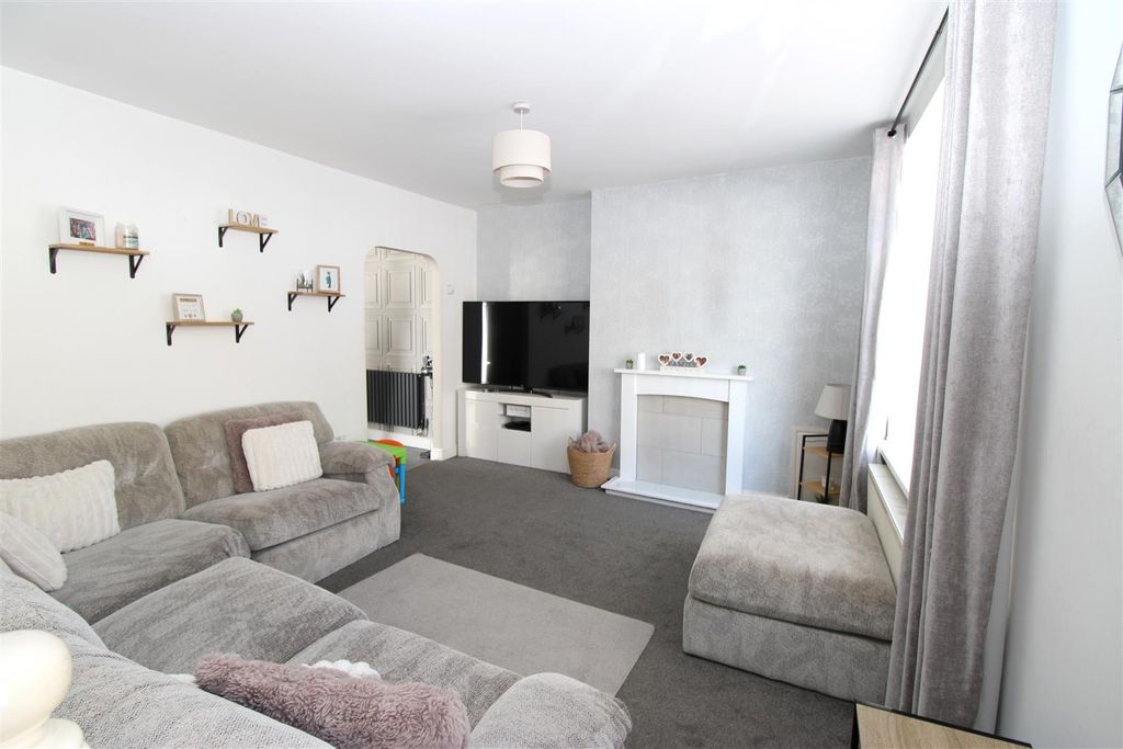 Property photo 2 of 18
