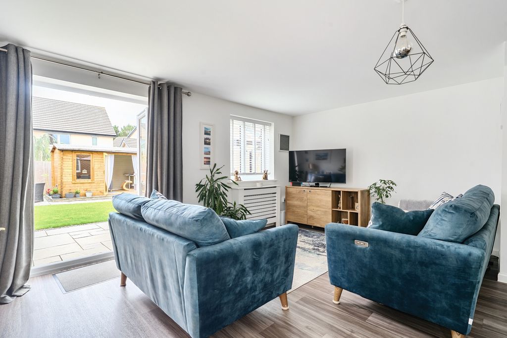 Property photo 2 of 18 1325517-10-68793d03Eb88B