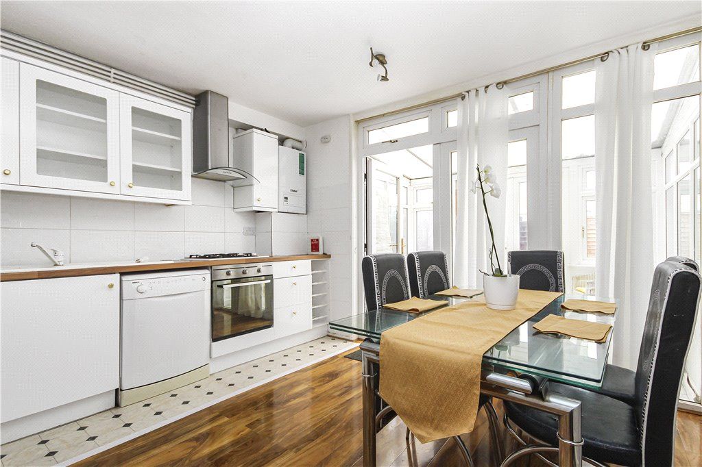 Property photo 3 of 18 Kitchen