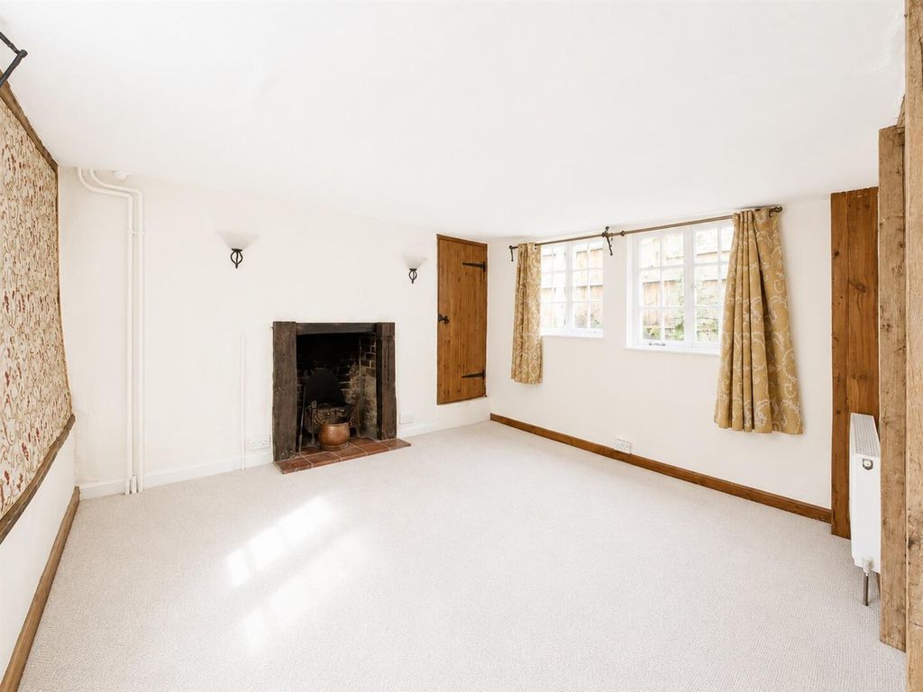Property photo 2 of 18 Sitting Room