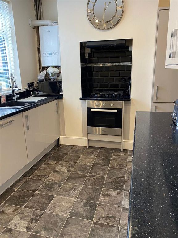 Property photo 2 of 10 Perch Street, Wigan, Wn1 3Pr