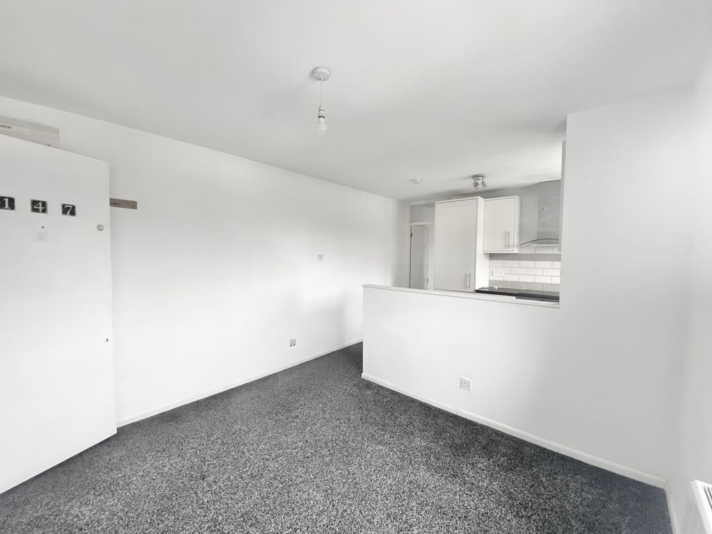 Property photo 3 of 7 Lounge