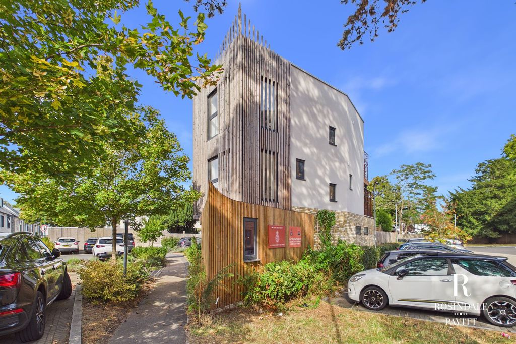 Property photo 1 of 36