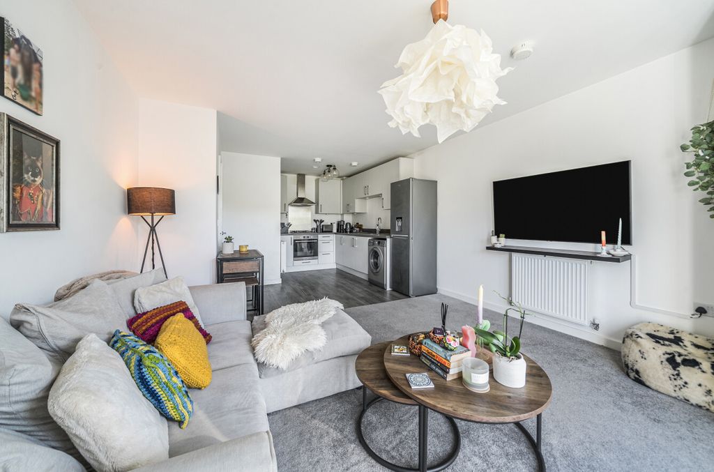 Property photo 2 of 14 1350969-10-68d116...