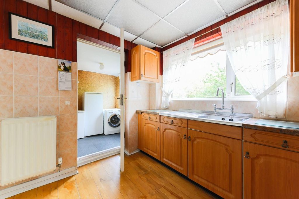 Property photo 2 of 18 Kitchen