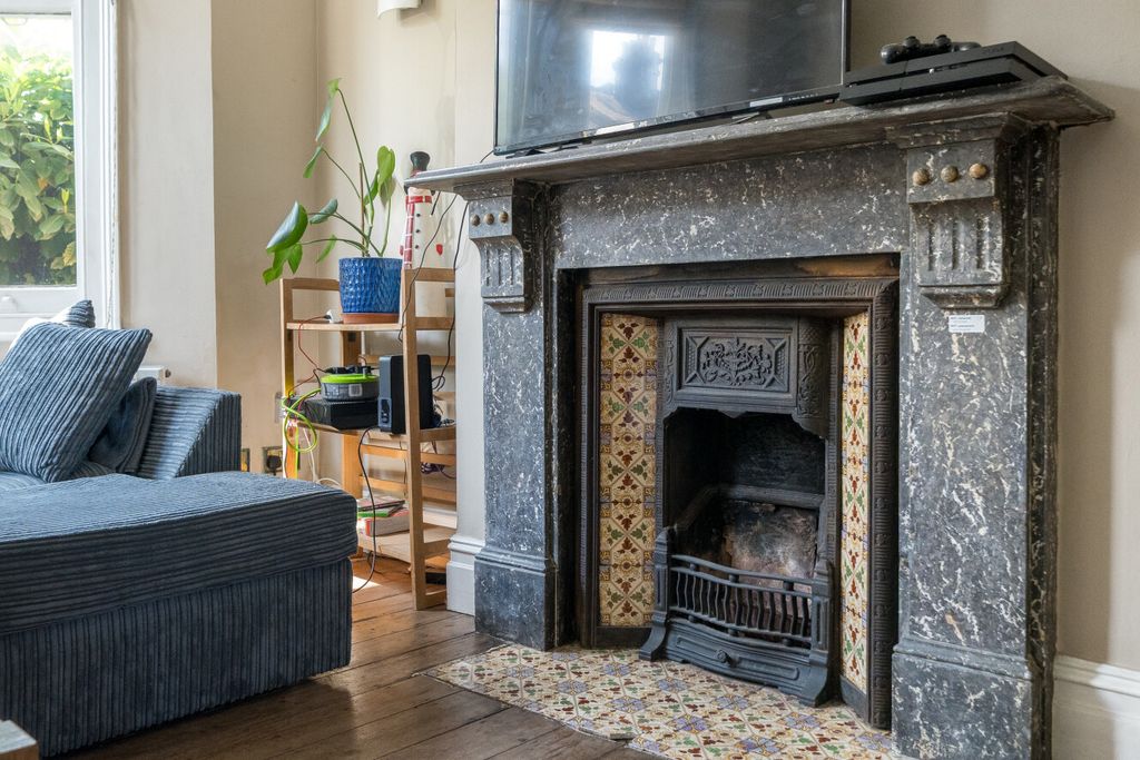Property photo 2 of 17 1453275-12-69F0d8...