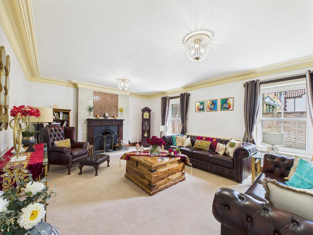 Property photo 2 of 38 Cam03303G0-Pr0176-Still016.Jpg