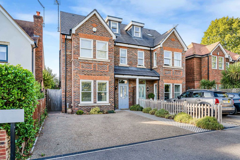 Property photo 1 of 12