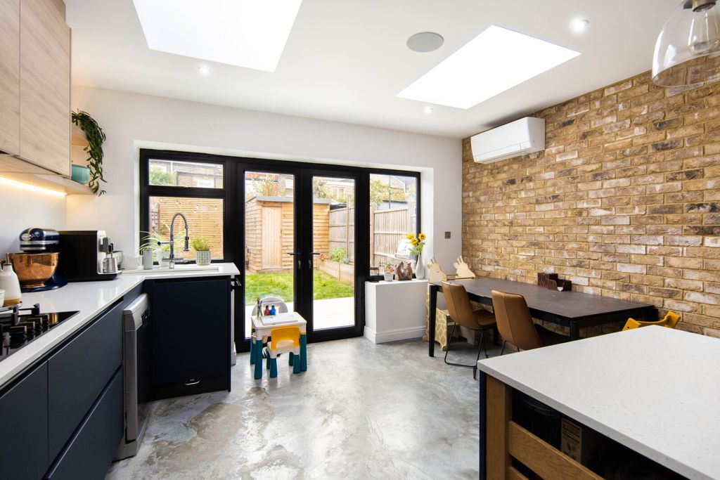 Property photo 3 of 16 Picture No. 19