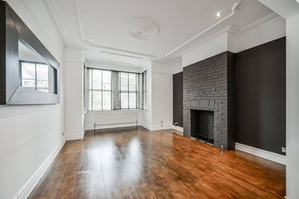 Property photo 2 of 25