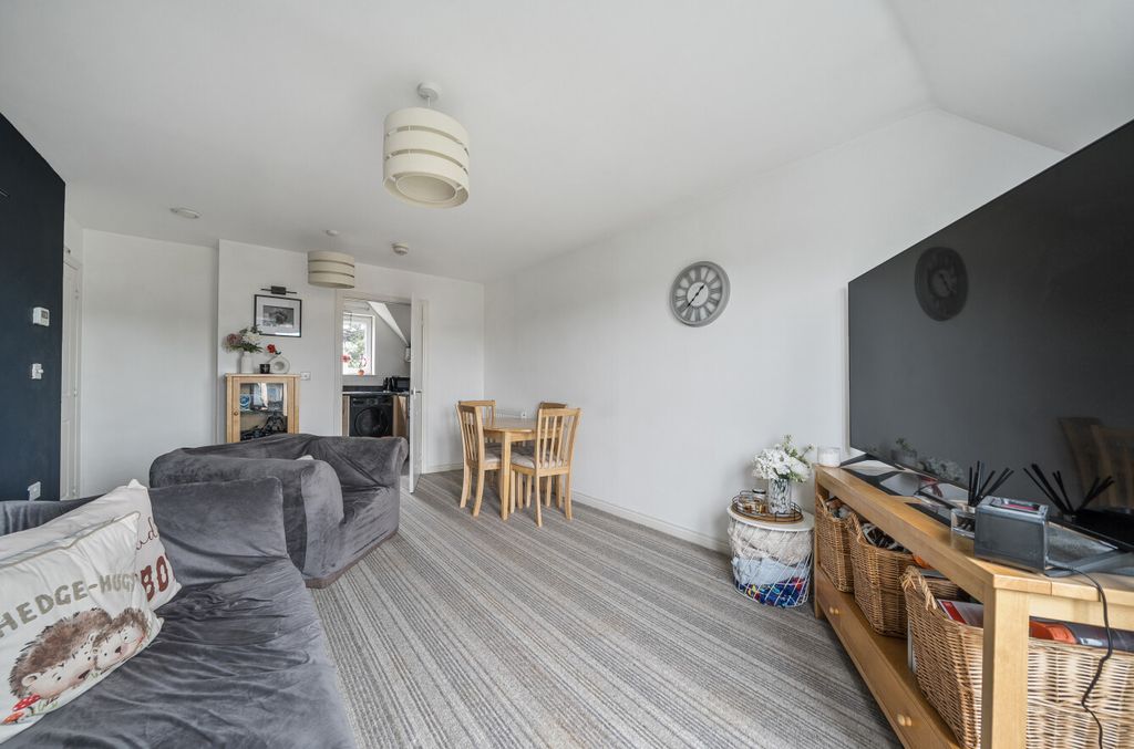 Property photo 2 of 9 1480341-14-6A33Ed...