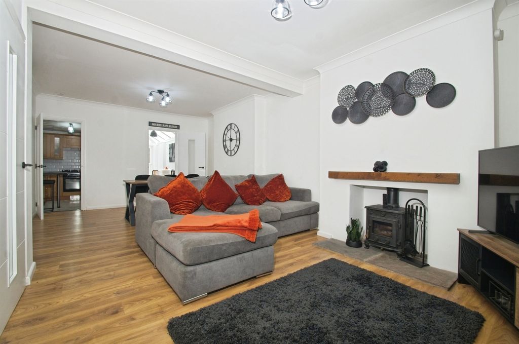 Property photo 2 of 21