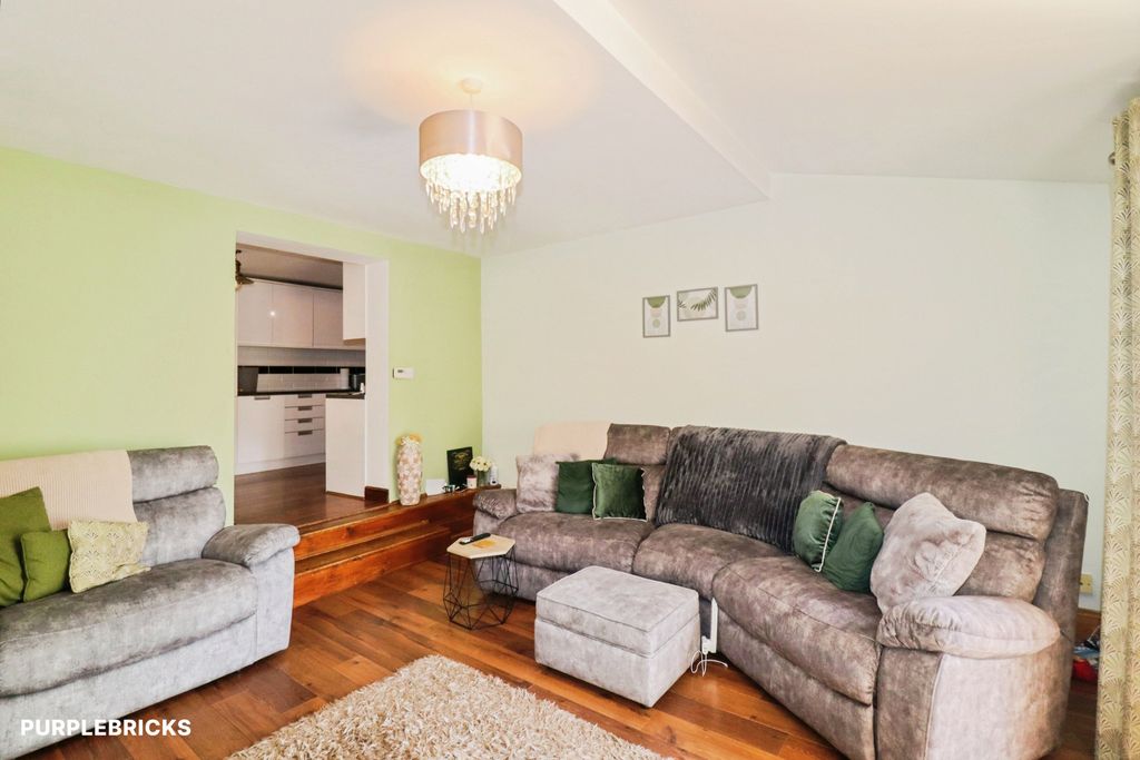 Property photo 3 of 32