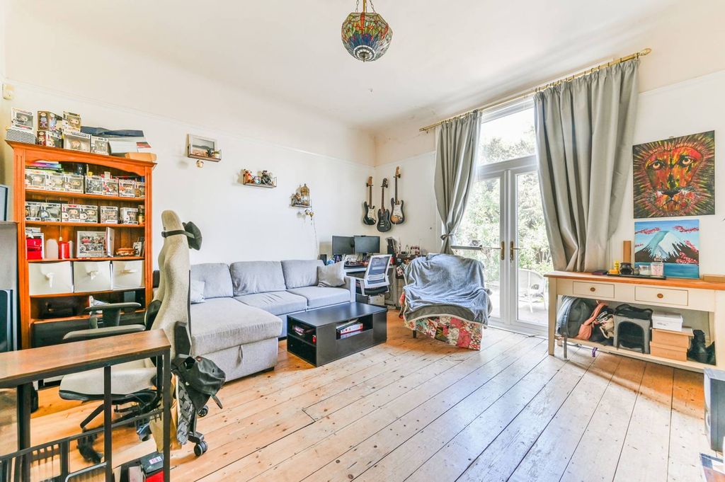 Property photo 3 of 11