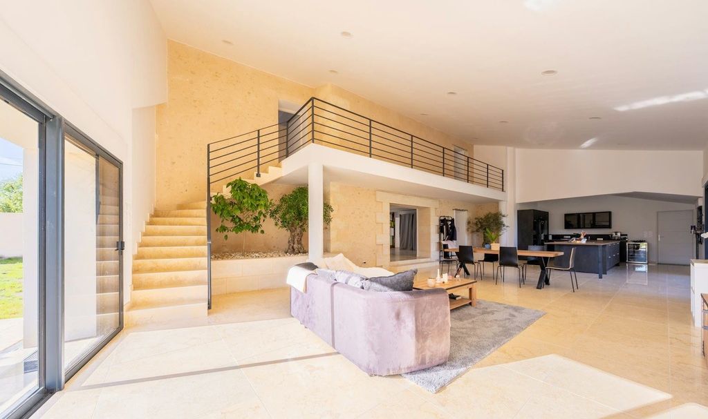 Property photo 2 of 37