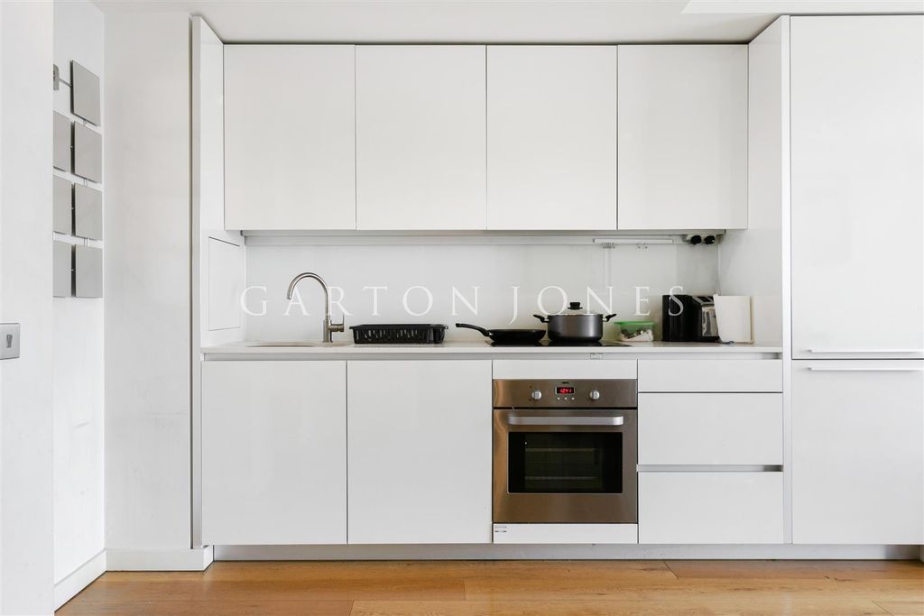 Property photo 3 of 13 Kitchen
