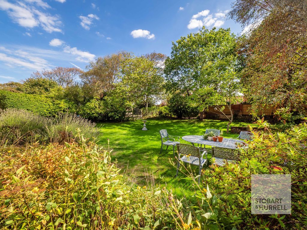 Property photo 2 of 45 Lawn Garden