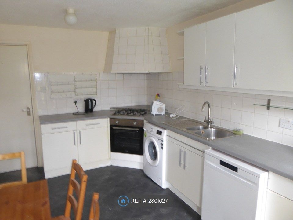 Property photo 2 of 12 Communal Kitchen