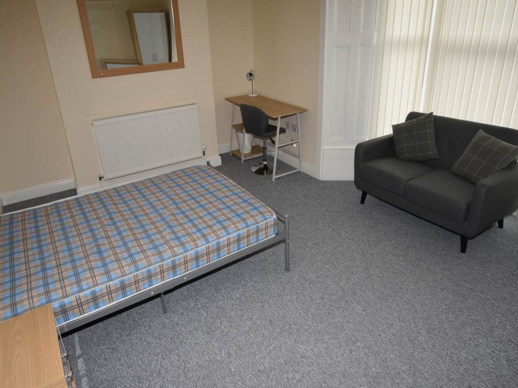 Property photo 2 of 10 Bedroom 5