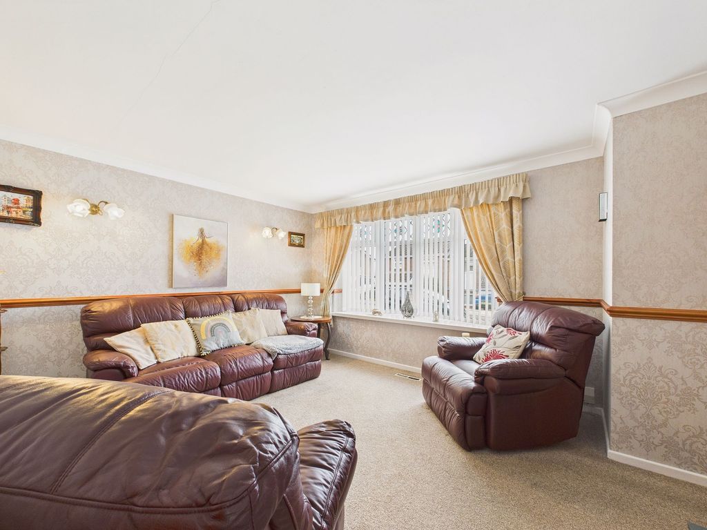 Property photo 2 of 11 Lounge