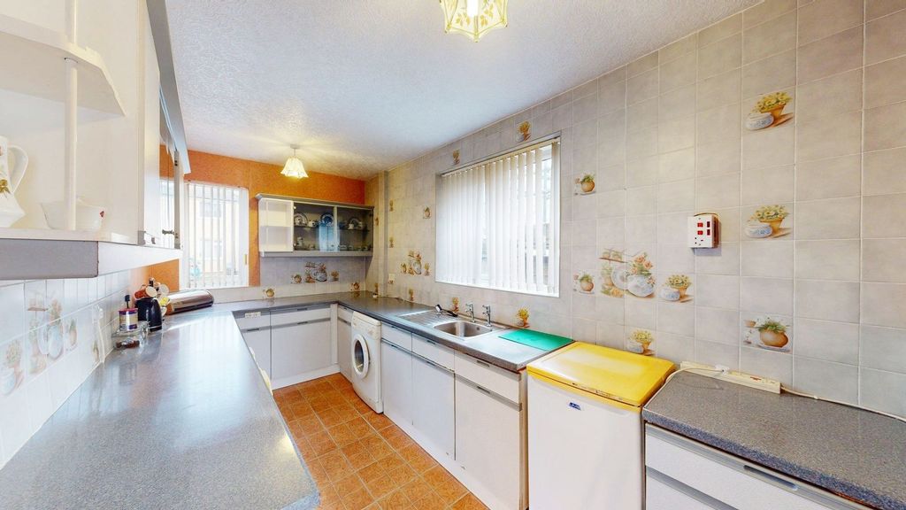 Property photo 3 of 15 Kitchen