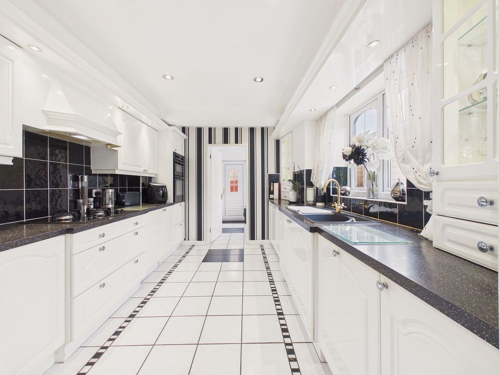 Property photo 3 of 15 Kitchen