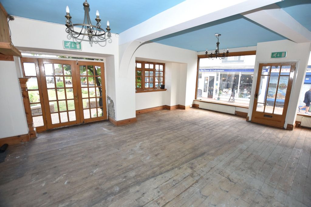 Property photo 2 of 17 Reception Area