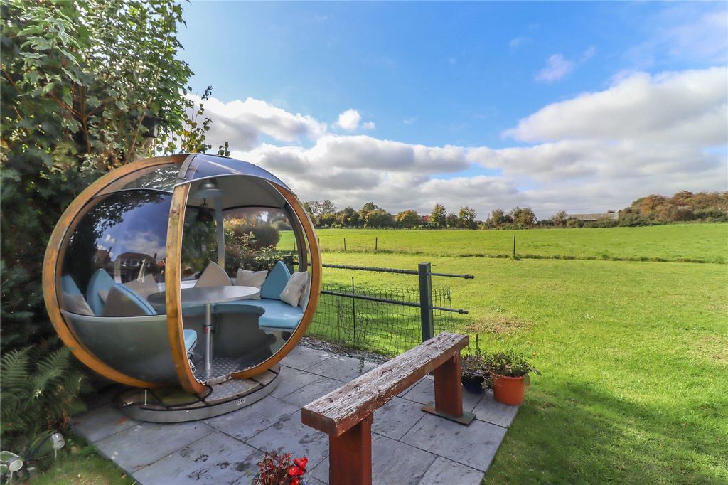 Property photo 3 of 29 Picture No. 32