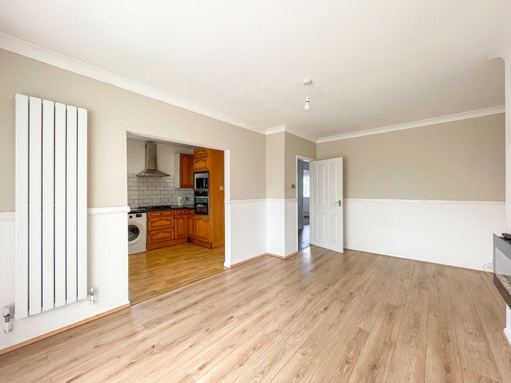 Property photo 3 of 13 4211756