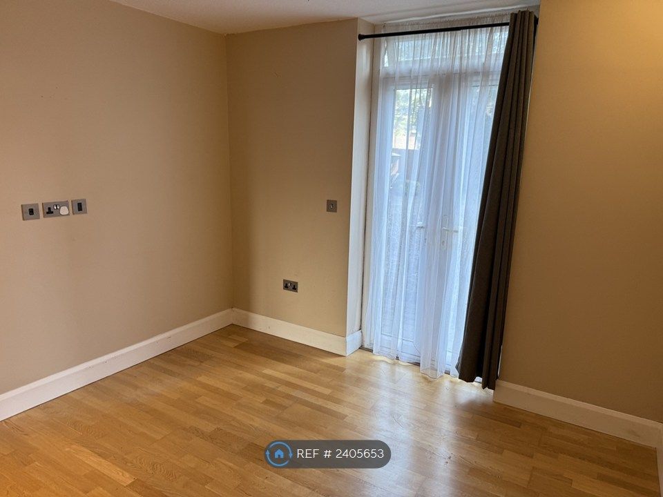 Property photo 2 of 11 Bedroom 1
