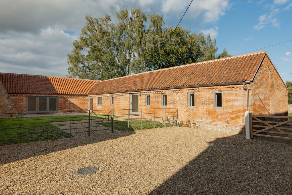 Property photo 1 of 10 Barn 4