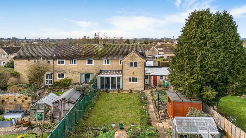 Property photo 2 of 22 Elevated Rear Garden