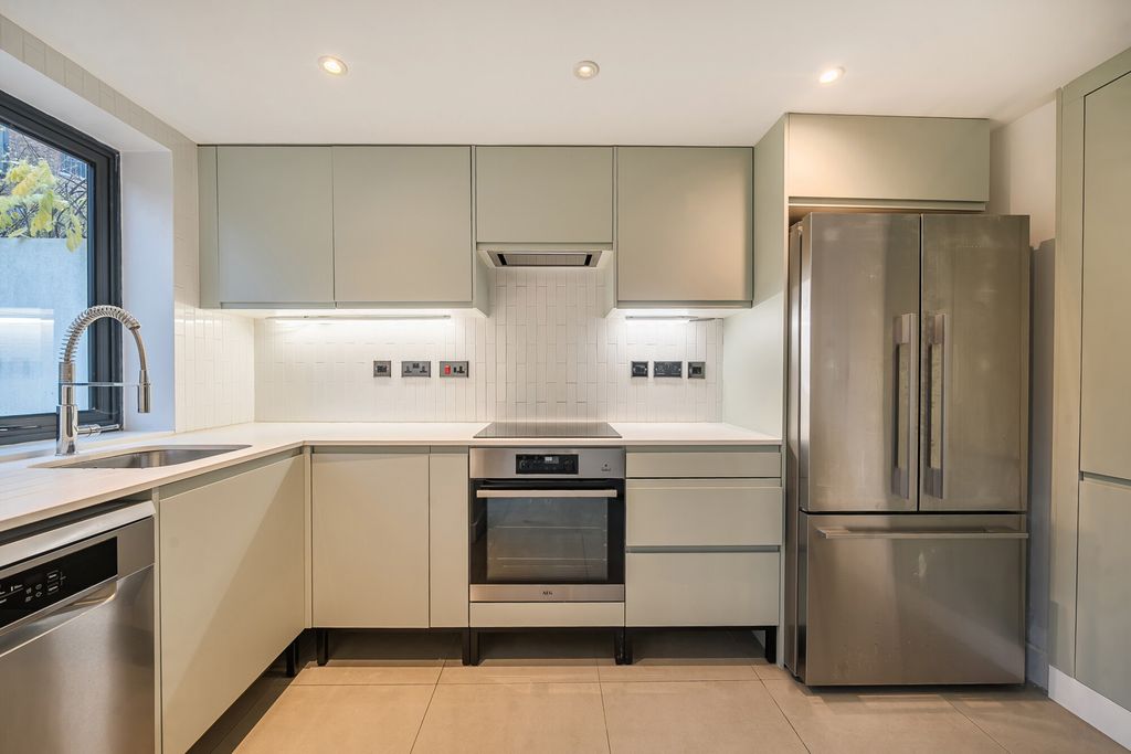 Property photo 3 of 27 1387302-8-69318d3...